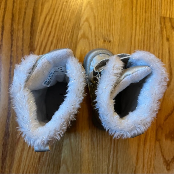 Children’s Place winter snow boots size 5 toddler - Picture 4 of 6